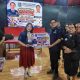 Ketua PIKI DPC Minut Joune Ganda serahkan trofi dan hadiah lomba baca Kitab Mazmur se-Sulawesi Utara di JGC, Sabtu 24 Oktober 2026